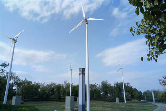 System generatora wiatrowego CE Off Grid 50KW IP54 Napięcie wyjściowe generatora turbiny wiatrowej 380V