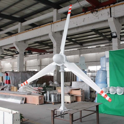 Generator turbiny wiatrowej na dach z włókna szklanego Czerwony generator wiatrowy do budynków mieszkalnych