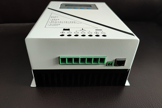 Kontroler ładowania Off Grid MPPT Bateria 48V 1000W połączona z wyświetlaczem LCD