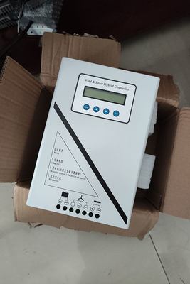 Kontroler ładowania Off Grid MPPT Bateria 48V 1000W połączona z wyświetlaczem LCD
